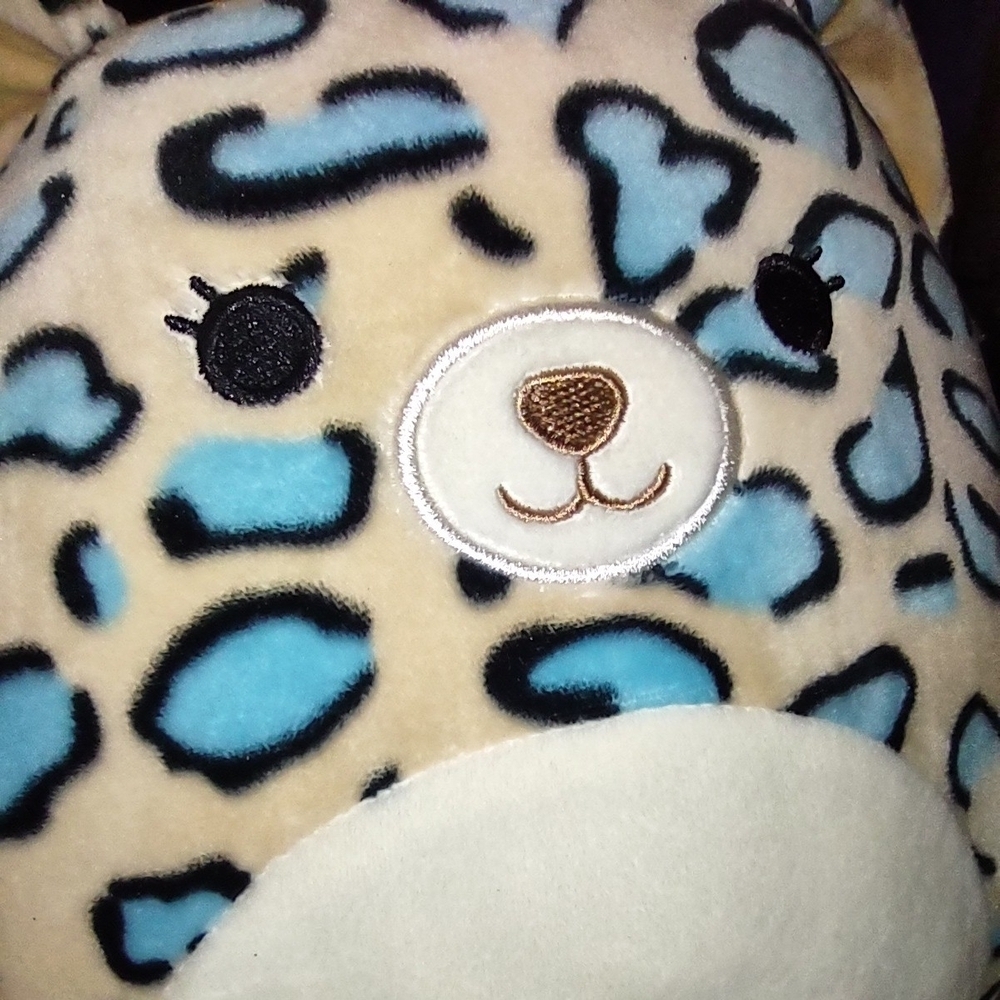 Squishmallows Liv The Teal Leopard 8" Plush - Picture 6 of 6